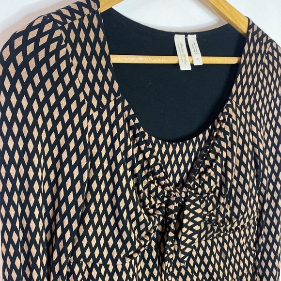 Anthropologie Meadow Rue Tan and Black Josalyn Diamond Print Tie Front Top - Picture 6 of 8